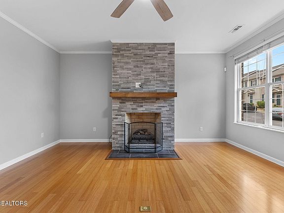 4th image of 10708 Prince Albert Way