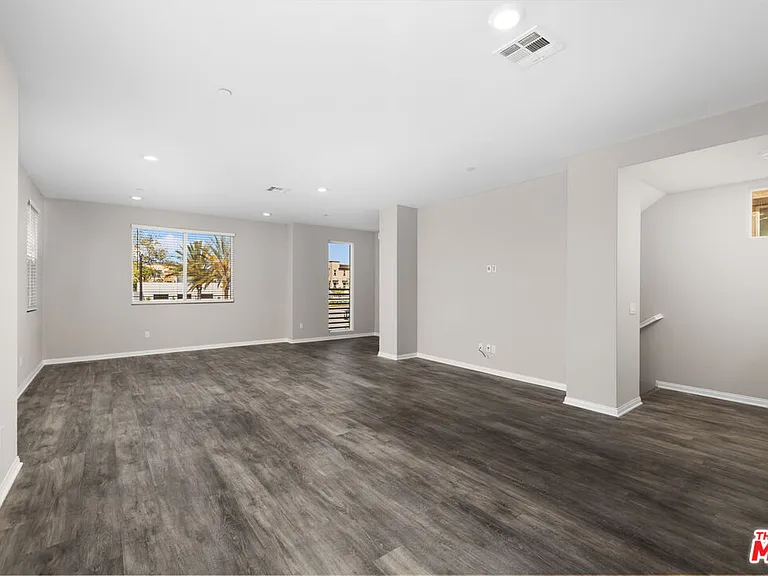 757 Daniel Freeman Cir — Photo 4