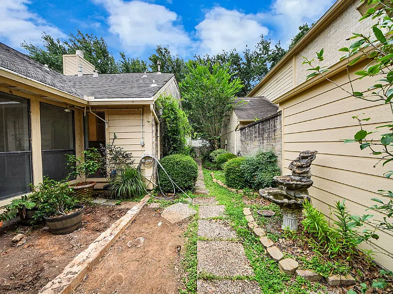 1023 Oyster Bay Dr — Photo 32