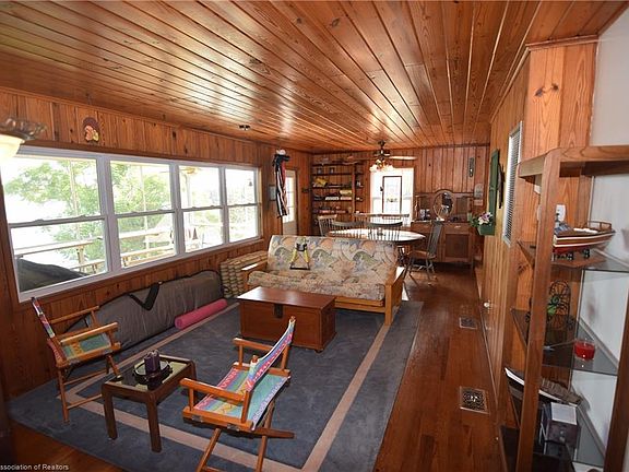 5th image of 707 Lake Clay Dr S