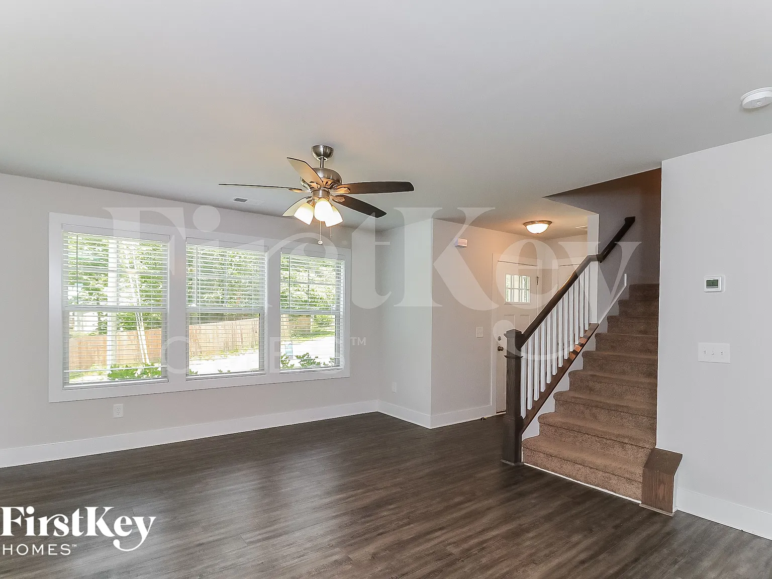 3 bed, 2.0 bath, 1355 sqft, $2,055 — Photo 2