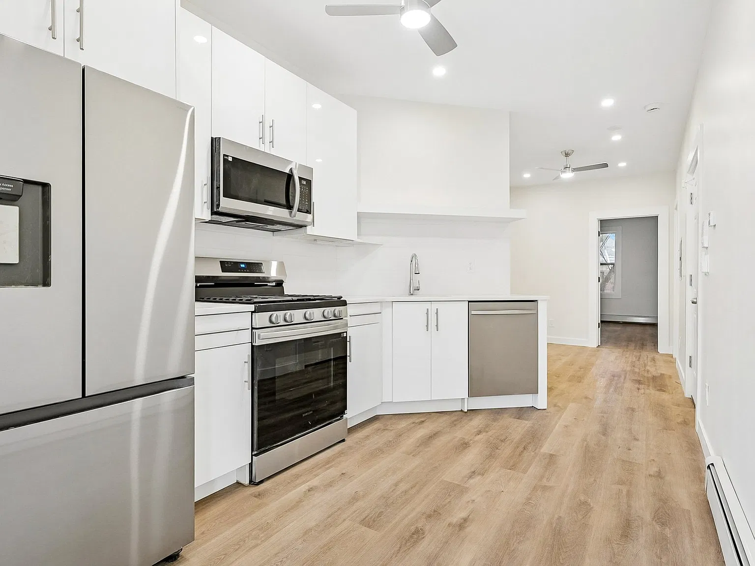 2 bed, 700 sqft, $2,050 — Photo 4