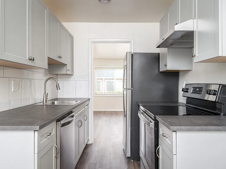 Clinton Court | Kitchen