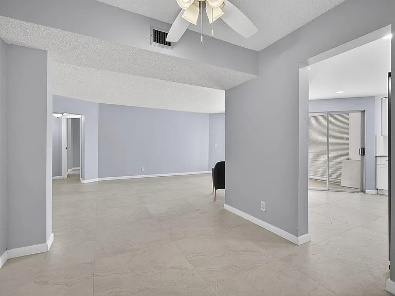 3590 Via Poinciana #202 — Photo 25