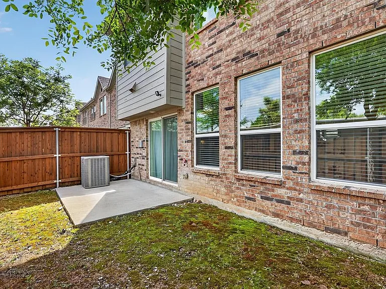 984 Emil Pl — Photo 18