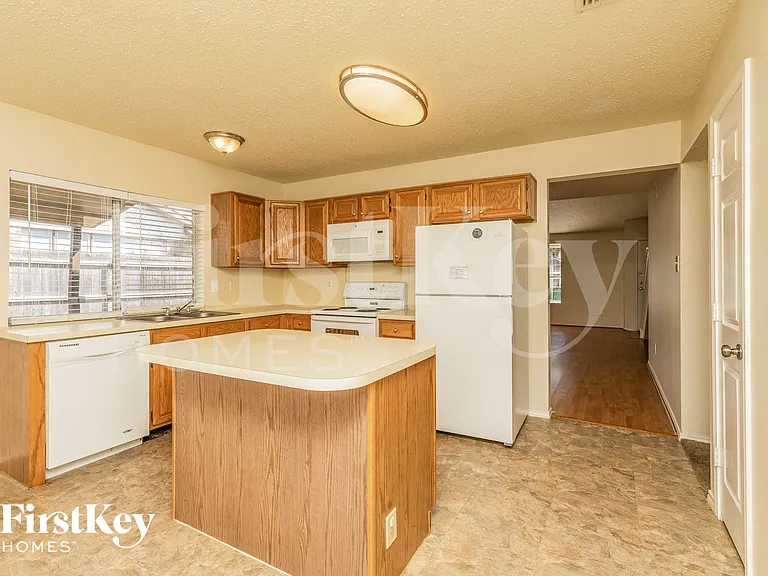 4231 Glen Ridge Dr — Photo 6