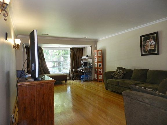 3rd image of 9119 S Mozart Ave