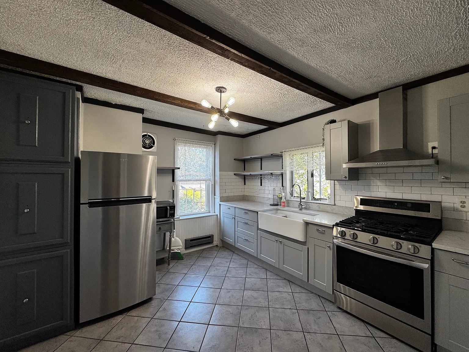 2 bed, 800 sqft, $3,200 — Photo 2