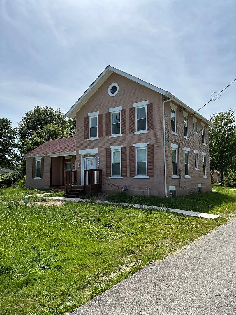 2400 Oberlin Ave — Photo 1