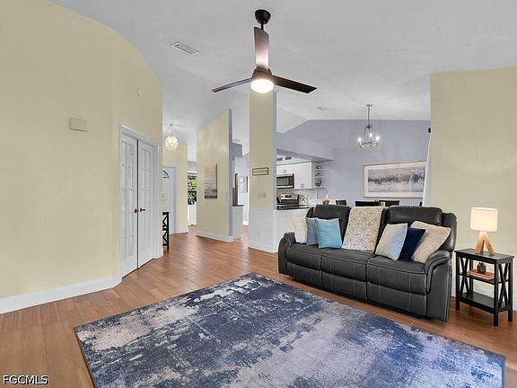 3rd image of 6611 Southwell Dr