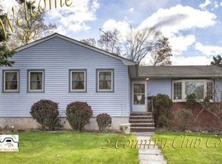 2 Country Club Ct, Livingston, NJ 07039