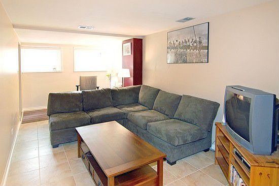 2nd image of 626 W Aldine Ave APT 1W