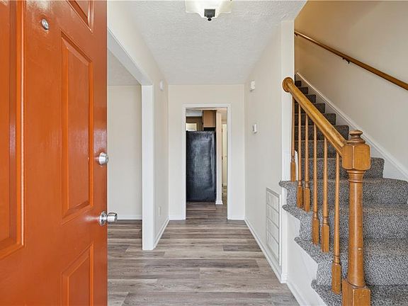 2nd image of 3 Kansas Ct