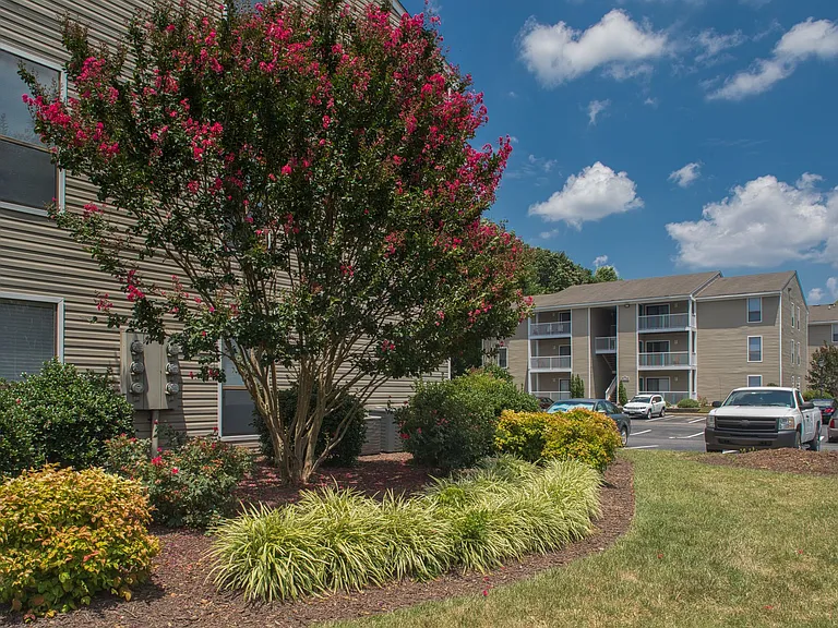 Hunter's Mill Apartments — Photo 11