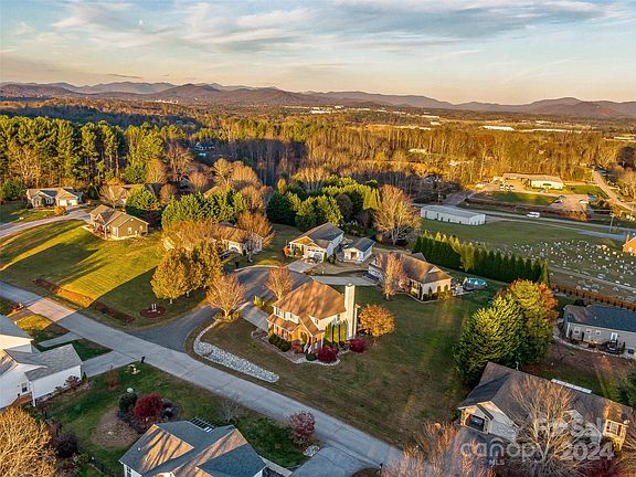 4th image of 16 Big Sky Ct