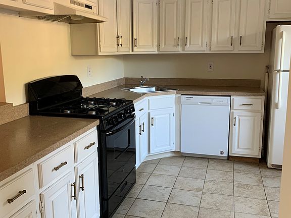 4th image of 32 Pagoda Ct