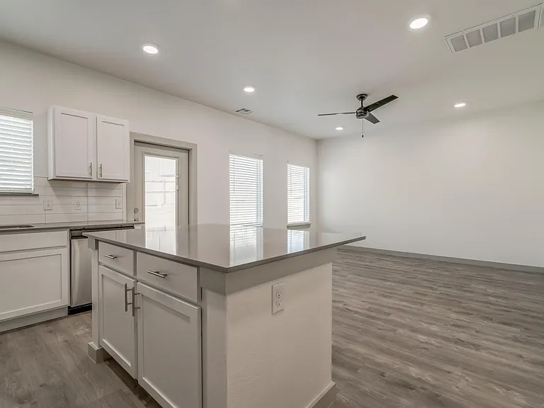 13513 Vinita Dr — Photo 8