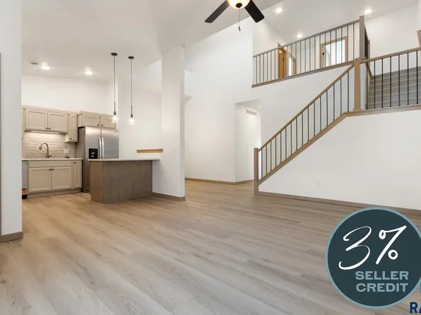 2405 E Jetty Pl, Sioux Falls, SD 57108