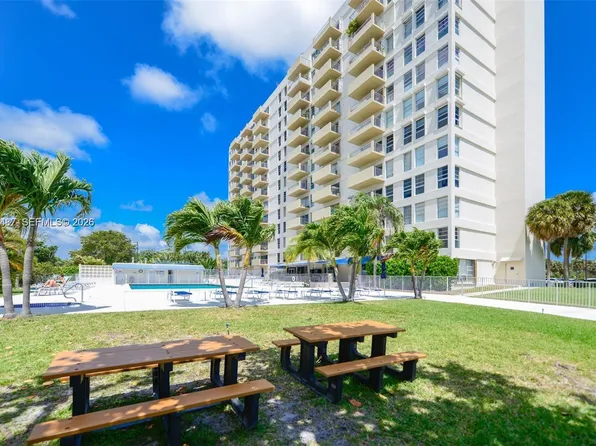 880 NE 69th St APT 5L, Miami, FL 33138