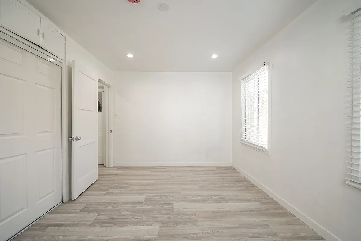 Building Photo - 1363 Hauser Blvd #2