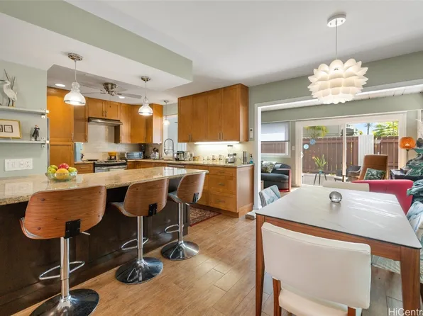 402 Koko Isle Cir #1801, Honolulu, HI 96825