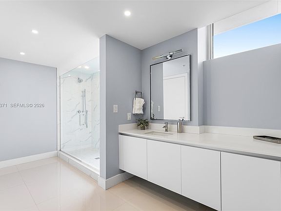 2nd image of 133 Isle Of Venice Dr #4B