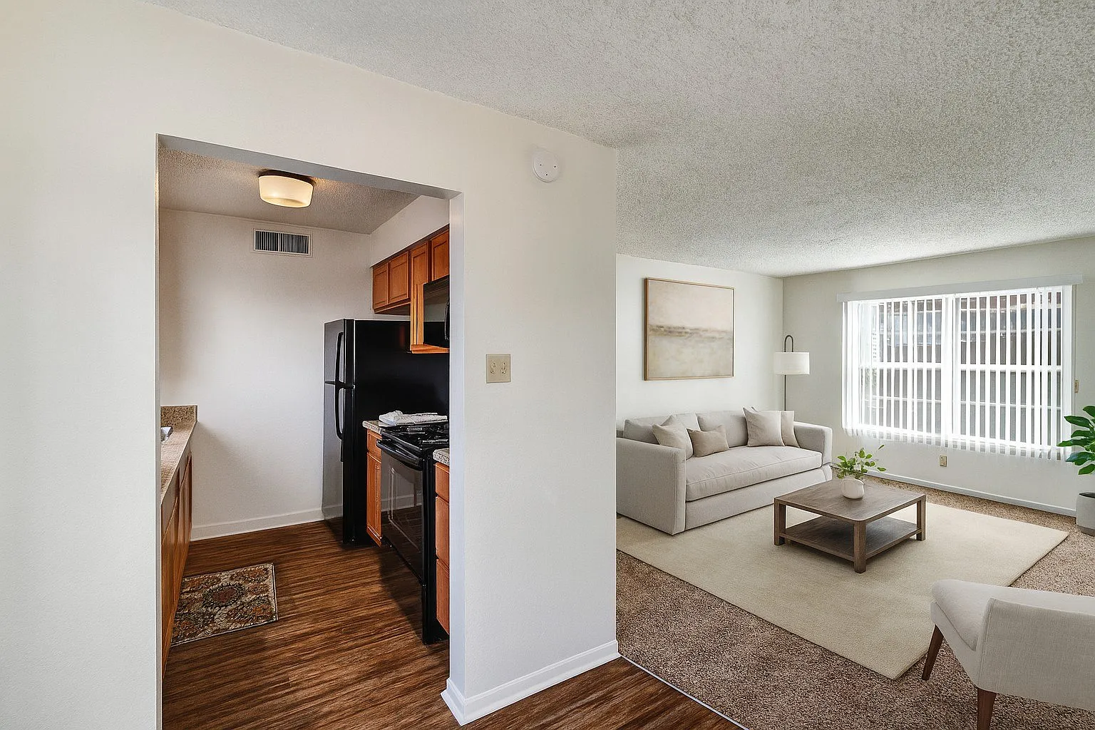 Golden Crest — Photo 1