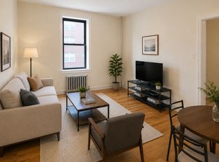 305 W 45th St #C4, New York, NY 10036