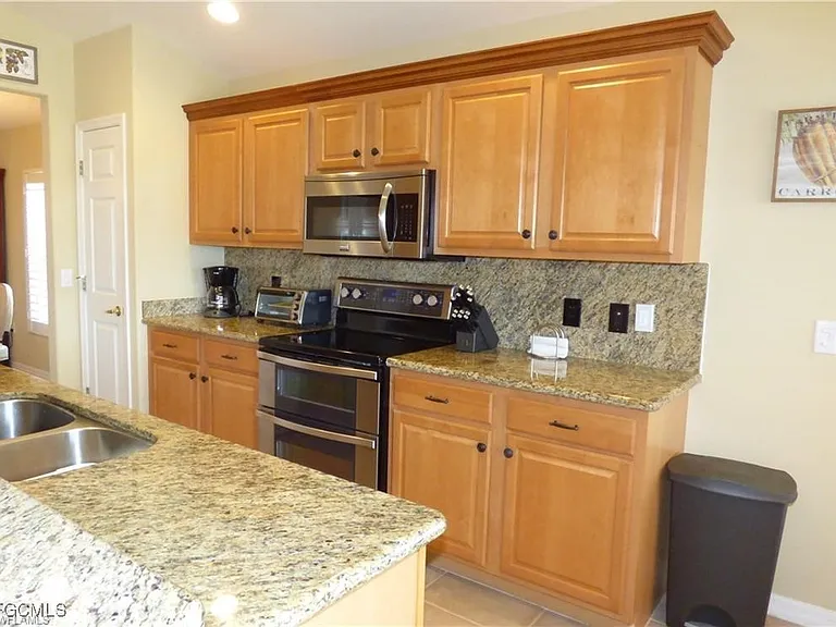 10053 Majestic Ave — Photo 4