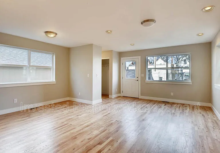 3344 N Williams St — Photo 11