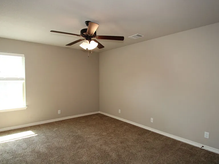 902 Clanton Cv — Photo 26