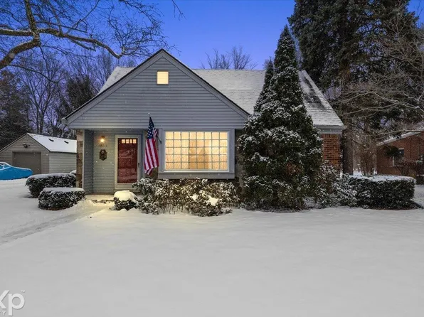 15711 Andover Dr, Dearborn, MI 48120