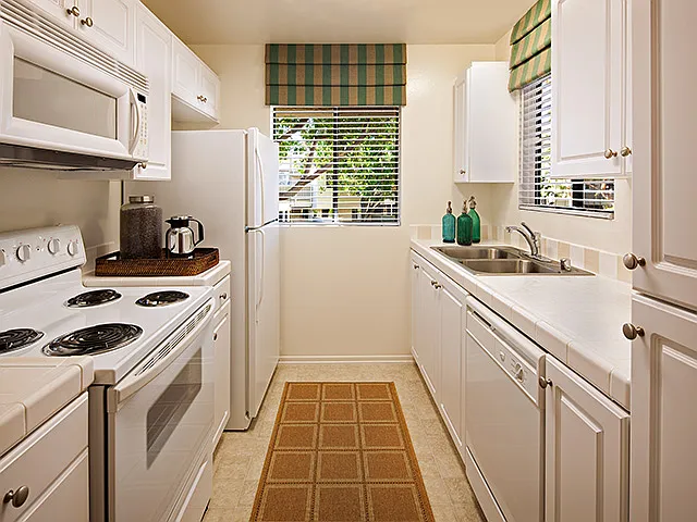 Parkwood Apartment Homes — Photo 3