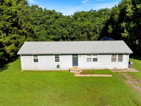 127 Fairfax Dr, Colonial Beach, VA 22443