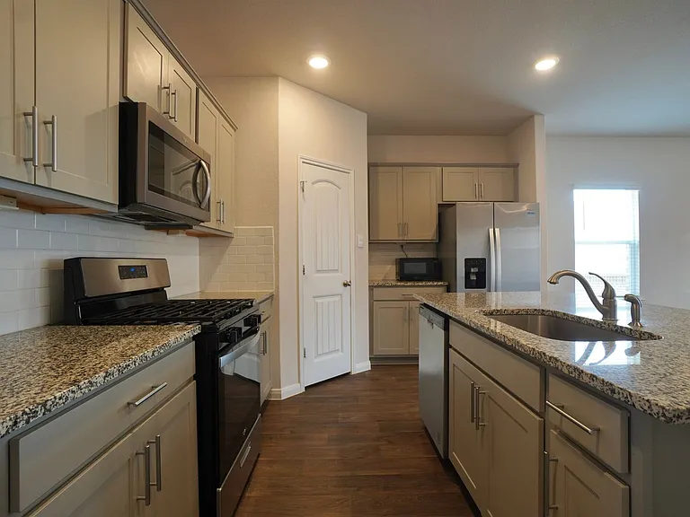 115 Bethpage Dr — Photo 11