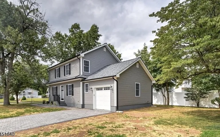 800 Drake Ave — Photo 3