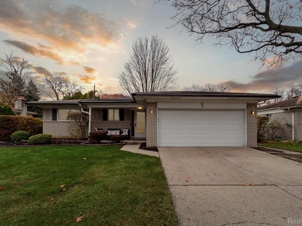 2887 Borden Dr, Troy, MI 48083