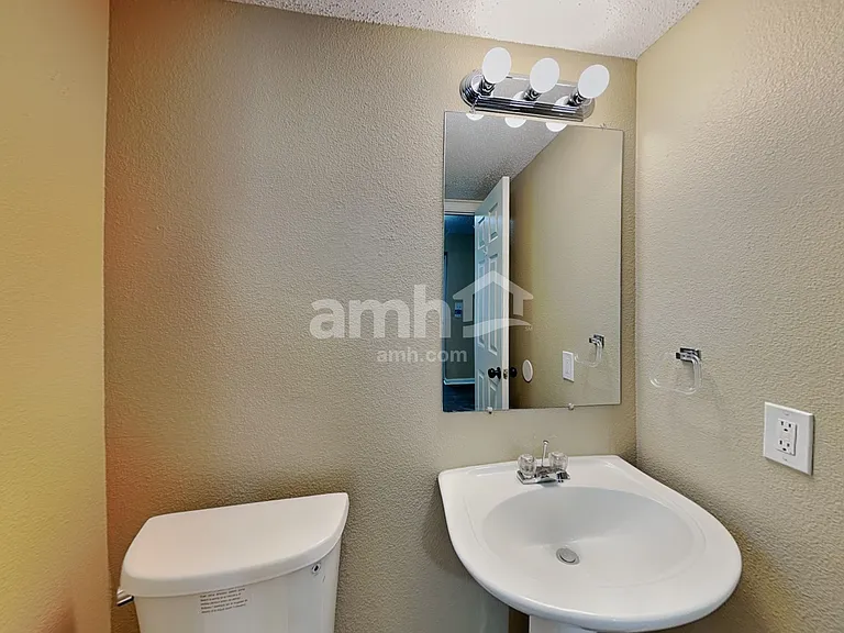 635 Cloverfield Ln — Photo 10