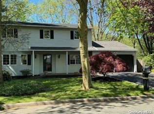 55 Lefferts Ave, East Northport, NY 11731