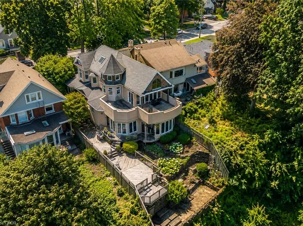 91 Mountain Park Ave, Hamilton, ON L9A 1A1