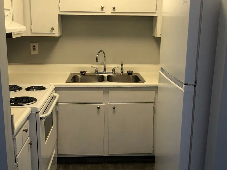 1625 W Jefferson St — Photo 9