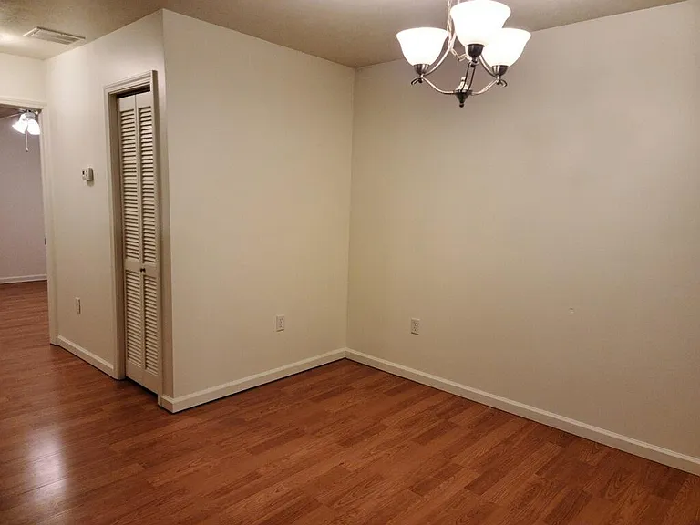 121 Schofield Ct — Photo 17