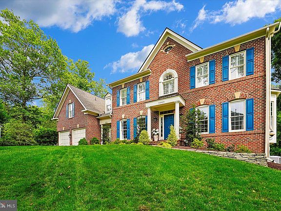 2nd image of 43625 Emerald Dunes Pl