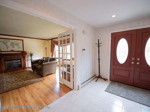 5th image of 542 Rockaway St