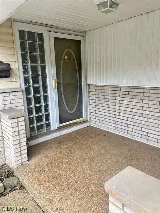 32820 W Nimrod St — Photo 2