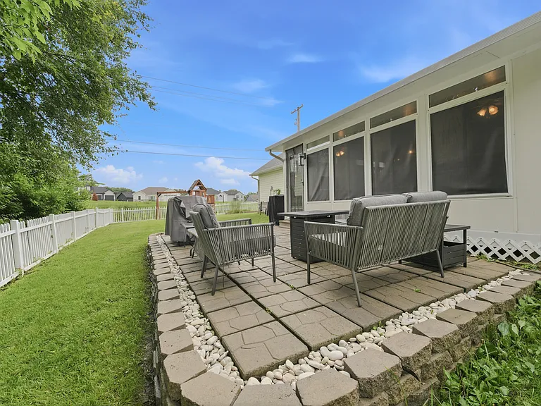 209 Norwich Dr — Photo 28