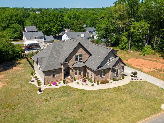 3rd image of 207 Poplar Ridge Rd