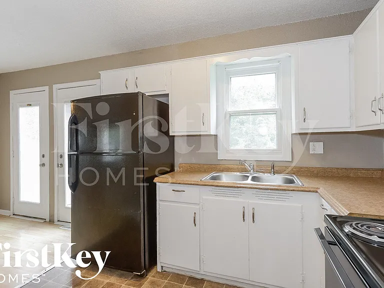 4021 S Osage St — Photo 8