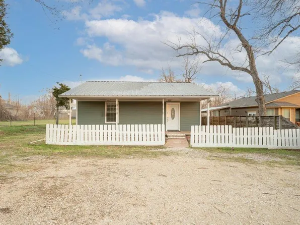 207 Harris St, Elgin, TX 78621