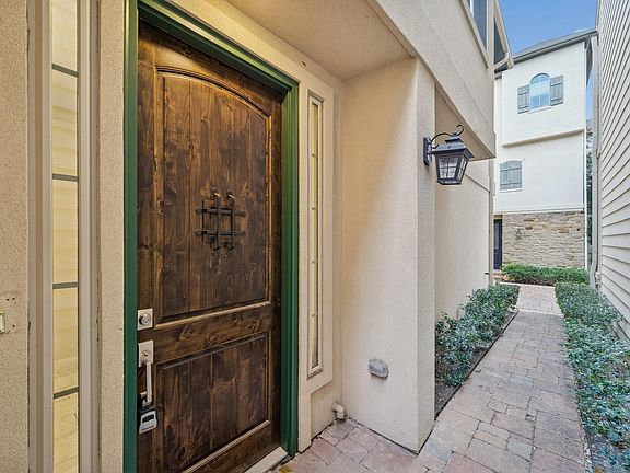 4th image of 2741 Sherwin St